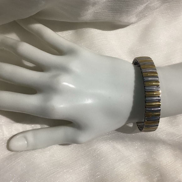 - 🌼Lux 2 Toned Silver & Gold Hypoallergenic Stretch Bracelet Bangle - Picture 6 of 15